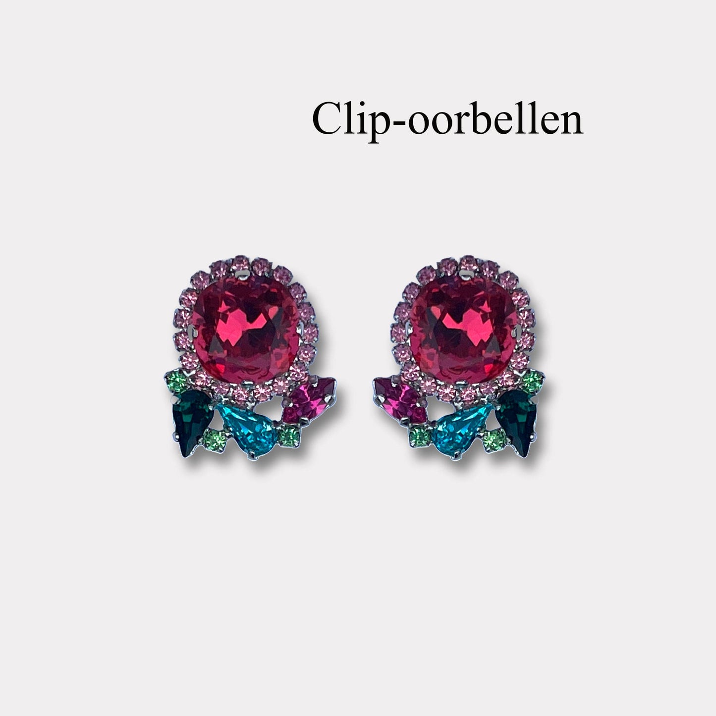 Ben jij op zoek naar oorbellen maar je hebt geen gaatjes, steel dan de show met deze clip-oorbellen van Farfino. Handgemaakt in Italië en ingelegd met prachtige kristallen van het merk Swarovski.