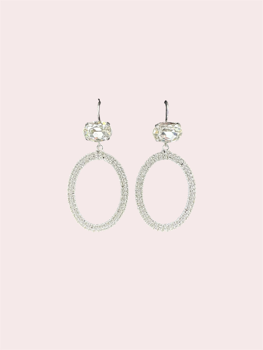 
Ovale oorbellen van het merk Damice jewelry, vriendelijk voor gevoelige oren en nikkelrvij. ingelegd met kleine kristallen en 1 grote steen. Swarovksi sieraden