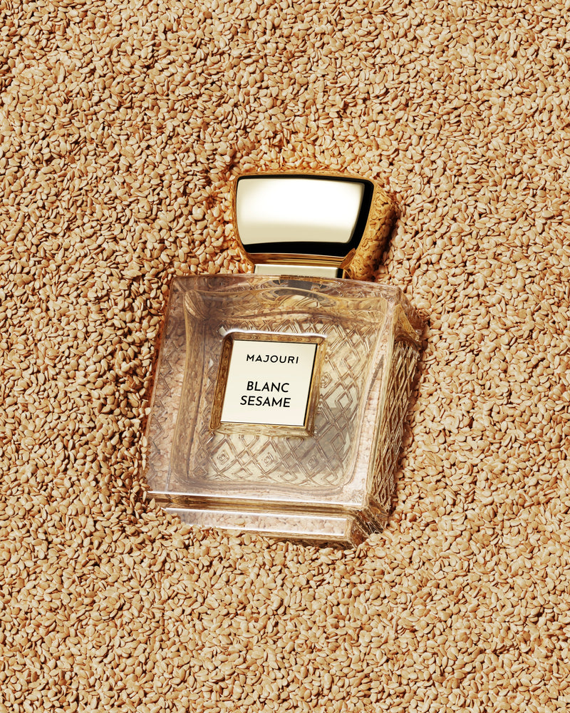 MAJOURI Blanc Sesame parfum 75ml - nieuwe luxe unisex geur met witte musk, citrus en sesame - pre-order bij DAMICE Hair Salon
