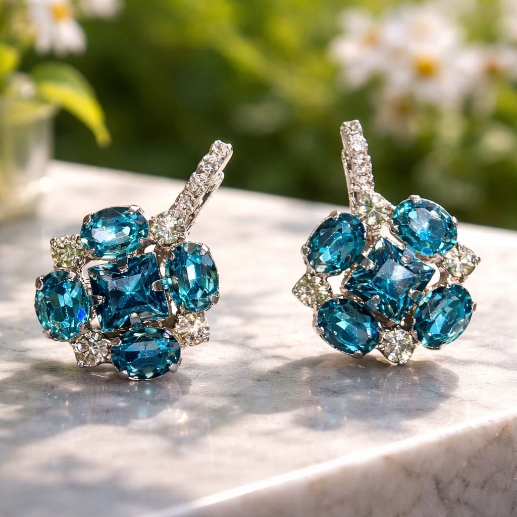 Chloe statement oorbellen bleu silver met Swarovski kristallen in zilver - turquoise blauwe en heldere stenen in luxe cluster design