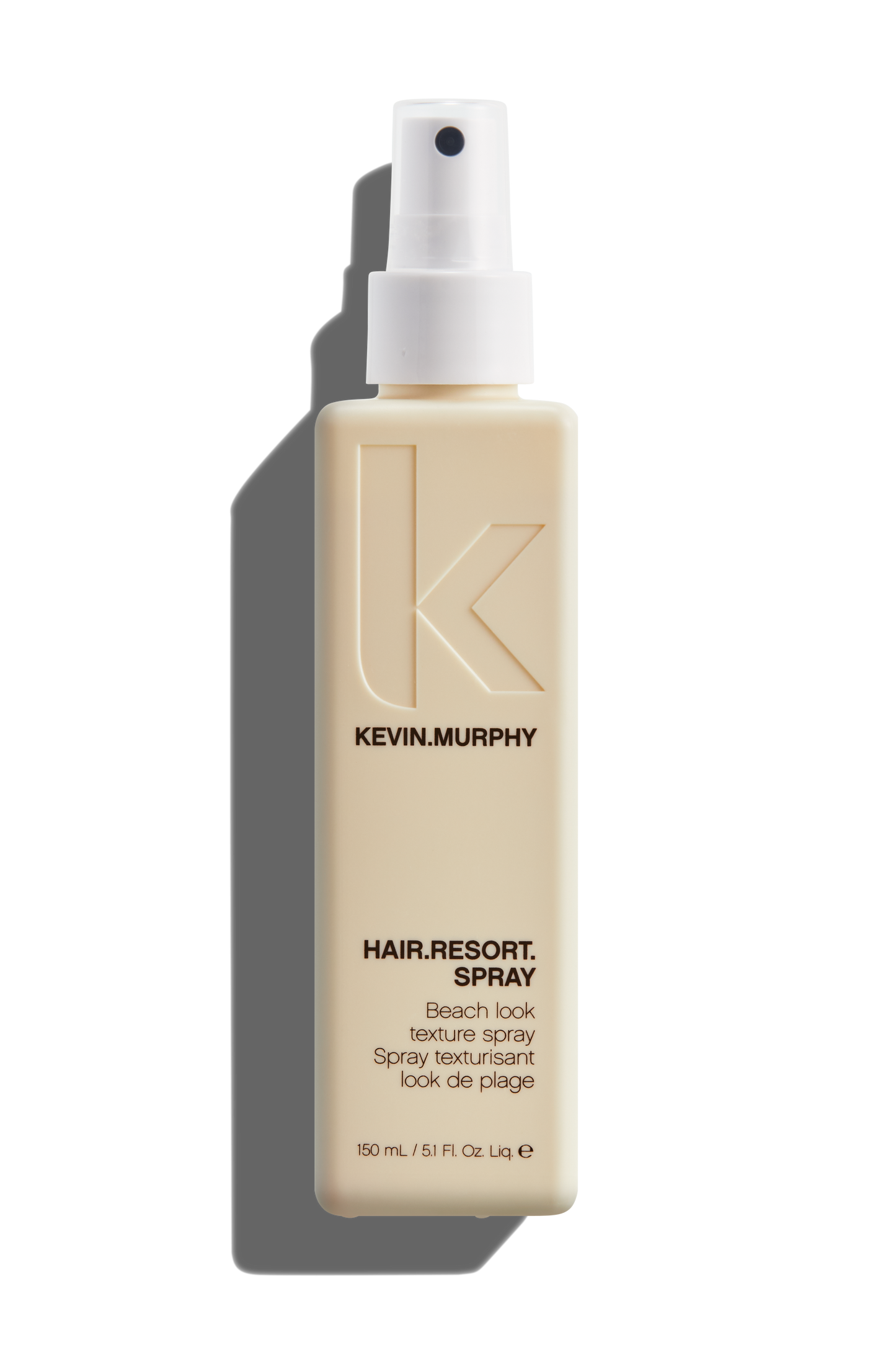HAIR.RESORT.SPRAY is een styling en finishing spray. Creëer “a day at the beach” met deze geurende volume spray op basis van Honey, Citrus en Tangerine. Textuur gevende haarlak.