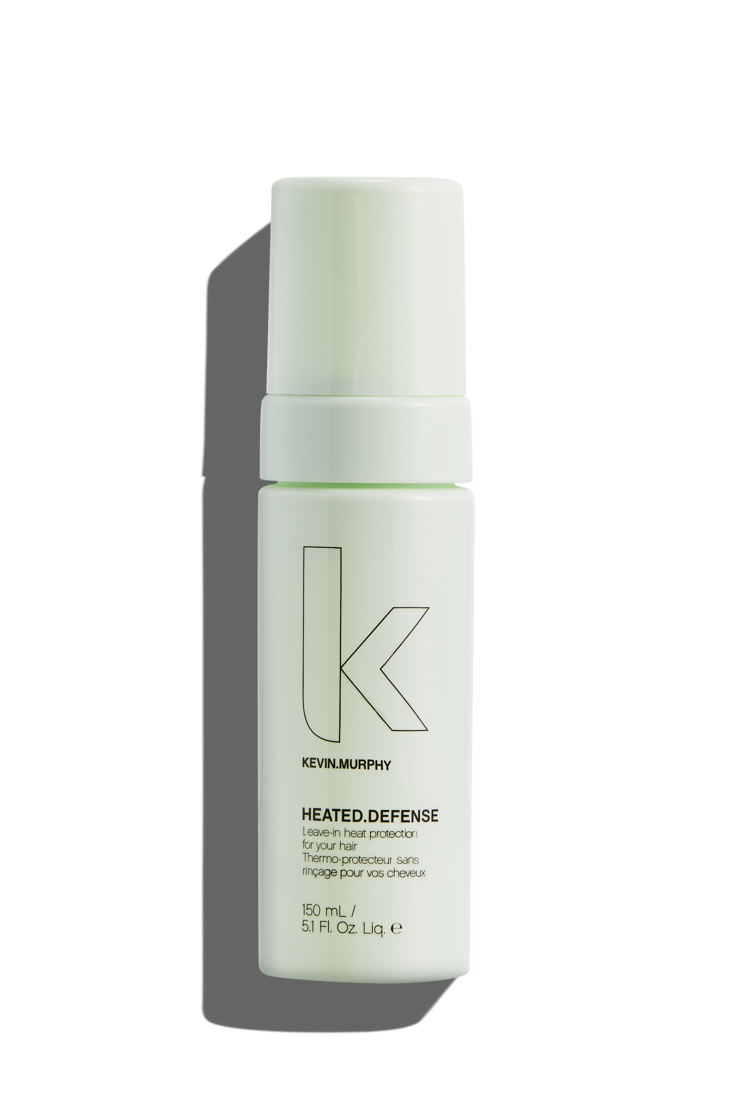 HEATED.DEFENSE een gewichtloze en transparante leave-in mousse die het haar beschermt tegen schade door hitte en mechanische schade, die gepaard gaat met het gebruik van een hitte tool. Beat the heat en verander van hair-do zonder in te leveren op de conditie van jou haar!