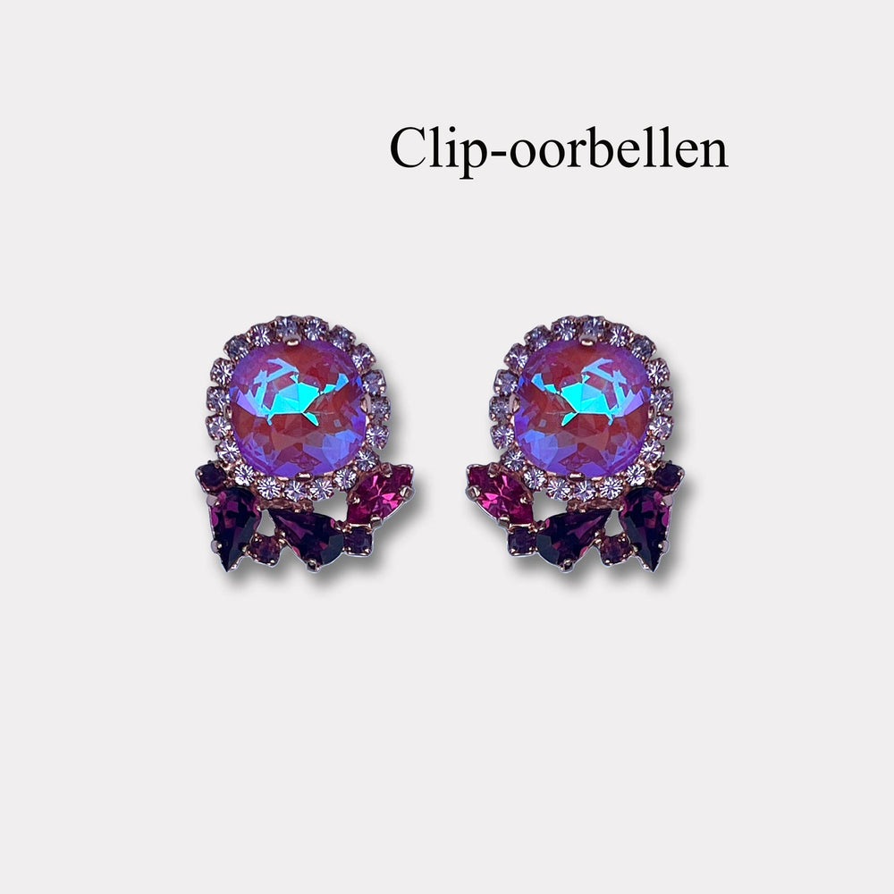 Ben jij op zoek naar oorbellen maar je hebt geen gaatjes, steel dan de show met deze clip-oorbellen van Farfino. Handgemaakt in Italië en ingelegd met prachtige kristallen van het merk Swarovski. Deze Isadora oorbel is in maar liefst 2 kleuren verkrijgbaar.