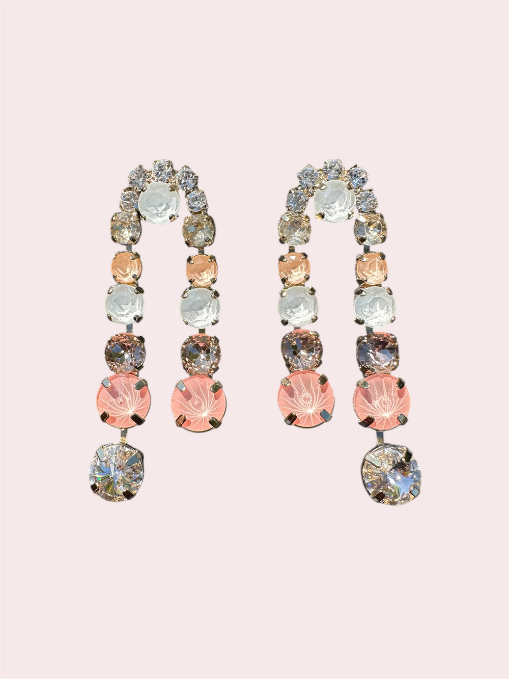 Louise Peach Gold Swarovski Oorbellen oorsteker statementoorbellen een luxe uitstraling voor elke gelegenheid