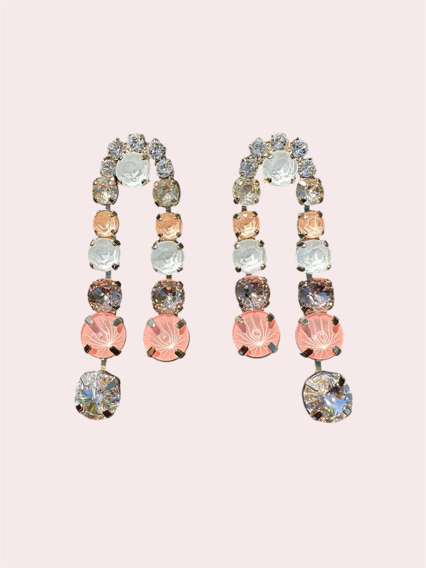 Louise Peach Gold Swarovski Oorbellen oorsteker statementoorbellen een luxe uitstraling voor elke gelegenheid