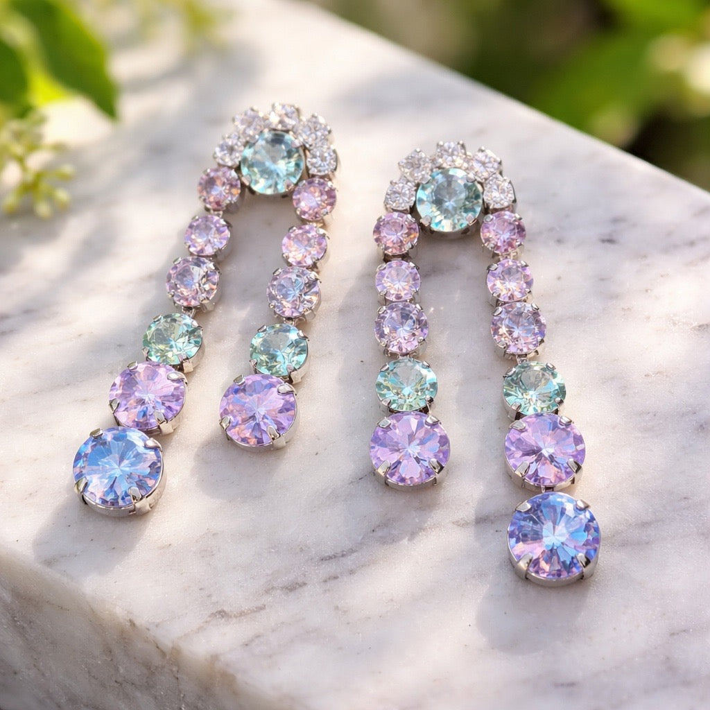 Louise Purple Silver statement oorbellen met paarse en blauwe Swarovski kristallen in zilverkleurige zetting - DAMICE Jewelry