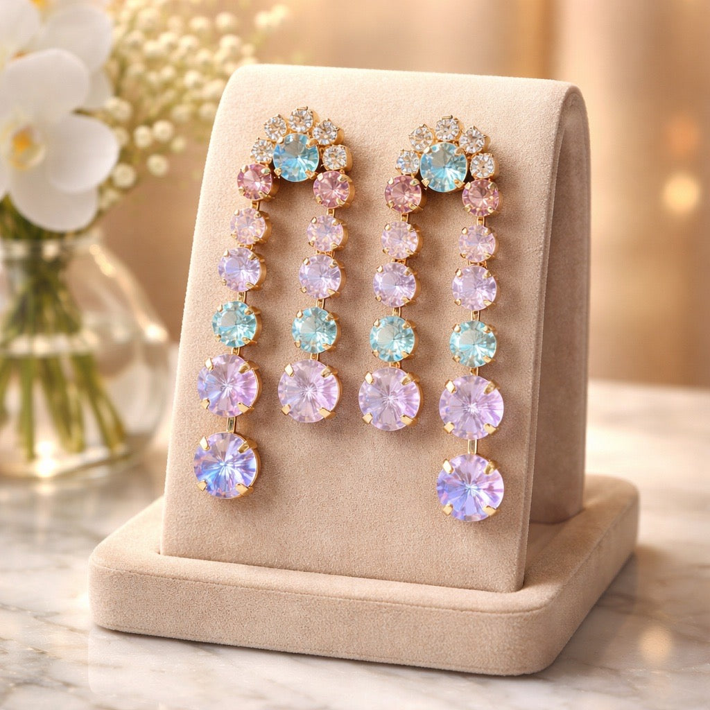 Louise Purple Gold statement oorbellen met paarse en blauwe Swarovski kristallen in goudkleurige zetting - DAMICE Jewelry