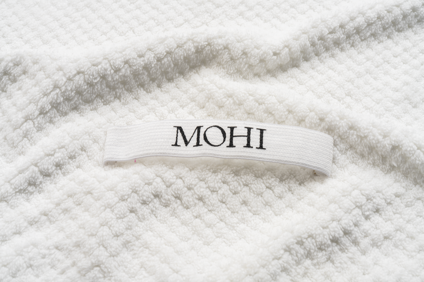 
                  
                    MOHI Microfiber Hair Towel White - Sneldrogende witte haarhanddoek bij DAMICE Losser
                  
                