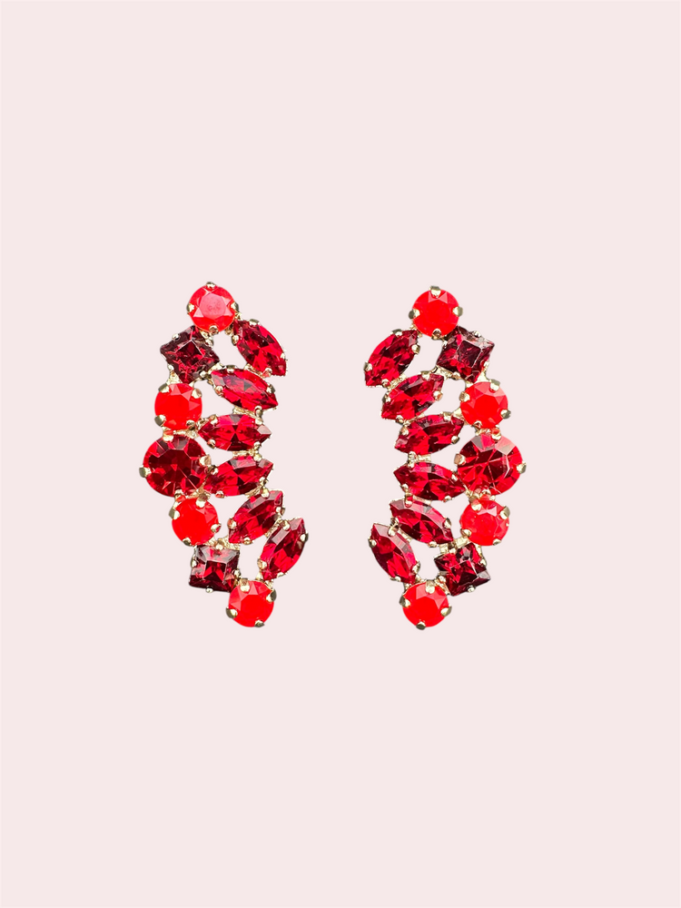 Niche oorbellen, stijlvolle Swarovski oorbellen. Maak jou statement met deze rode eyecatchers. Perfect voor een feest of bruiloft.