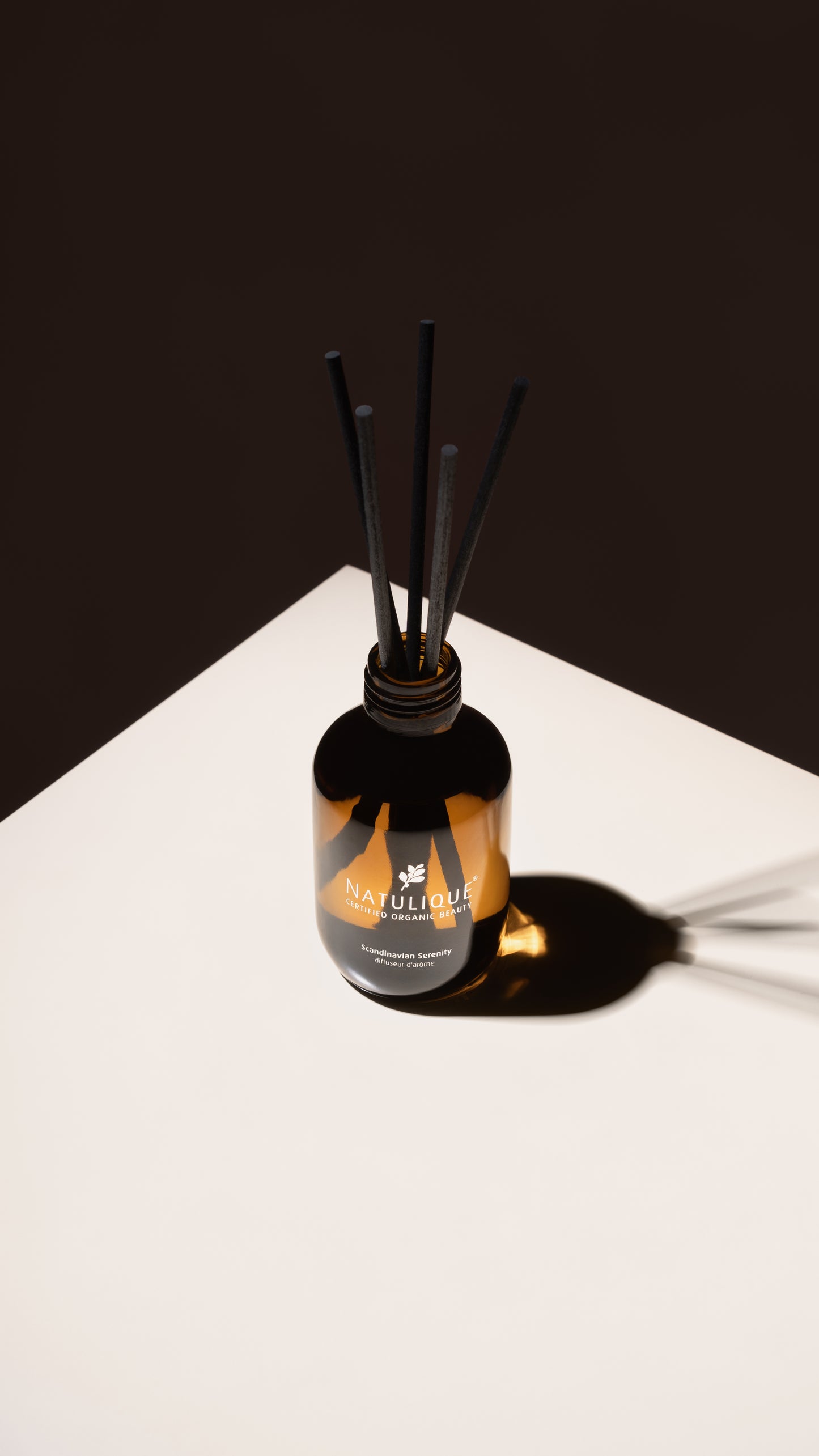 
                  
                    Natulique aromatherapie diffuser met bloemige en houtachtige geuren
                  
                