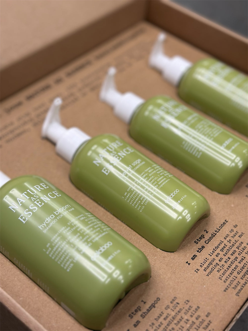 Oolaboo Nature as Essence Discovery Box met 4 vegan haarverzorgingsproducten