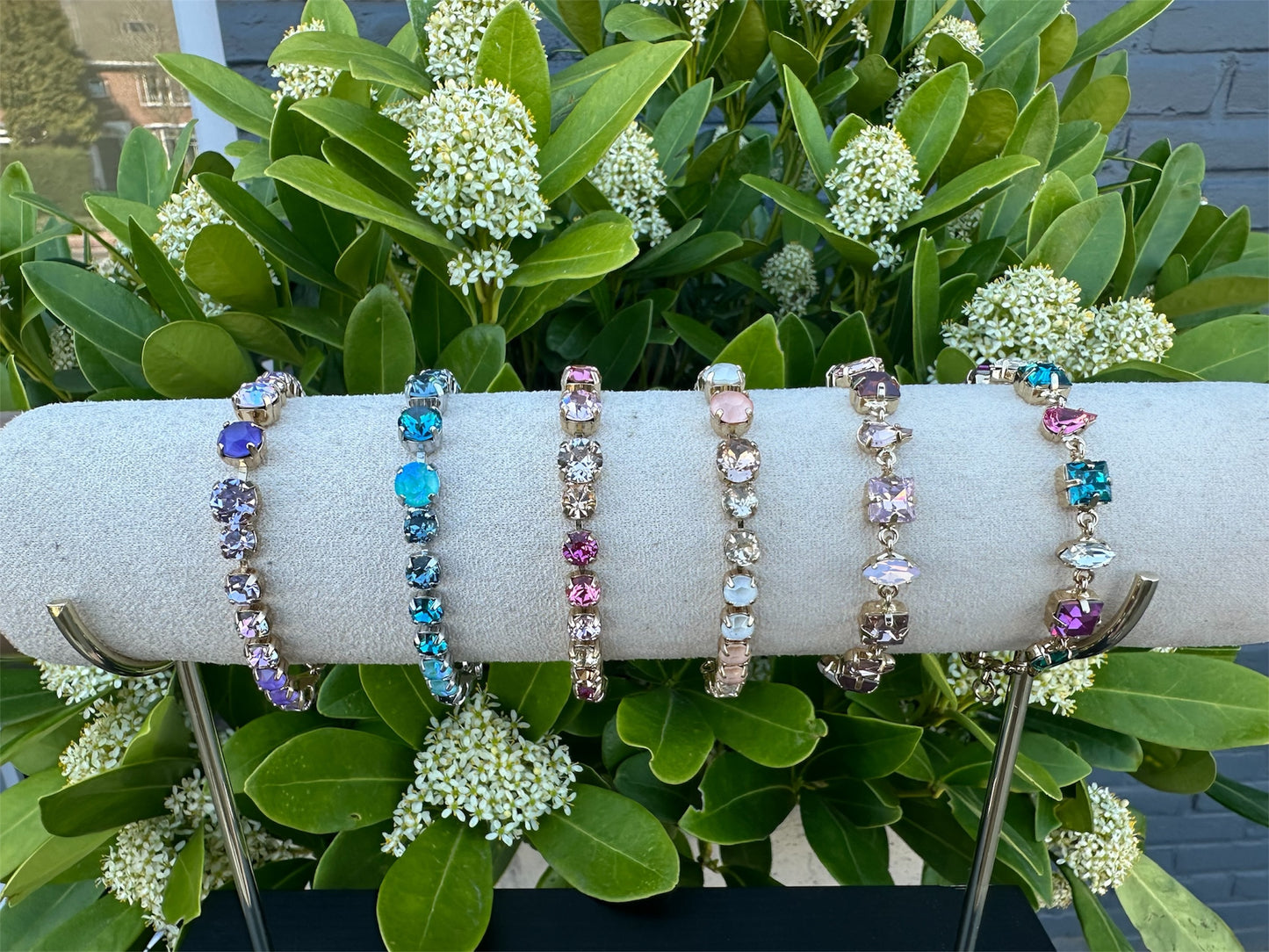 Niche armbanden ingelegd met Swarovski stenen 
