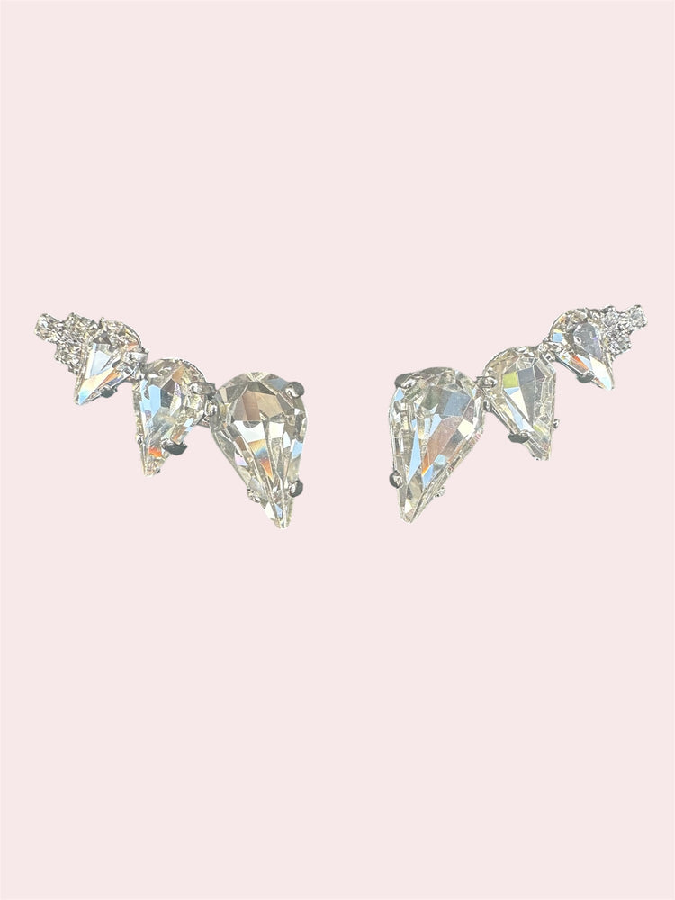 statement oorbellen die je op 2 manieren kan dragen ingelegd met heldere swarovski stenen. Damice in Losser is officieel verkooppunt van deze niche oorbellen.  Draag ze tijdens een bruiloft of een feest. 