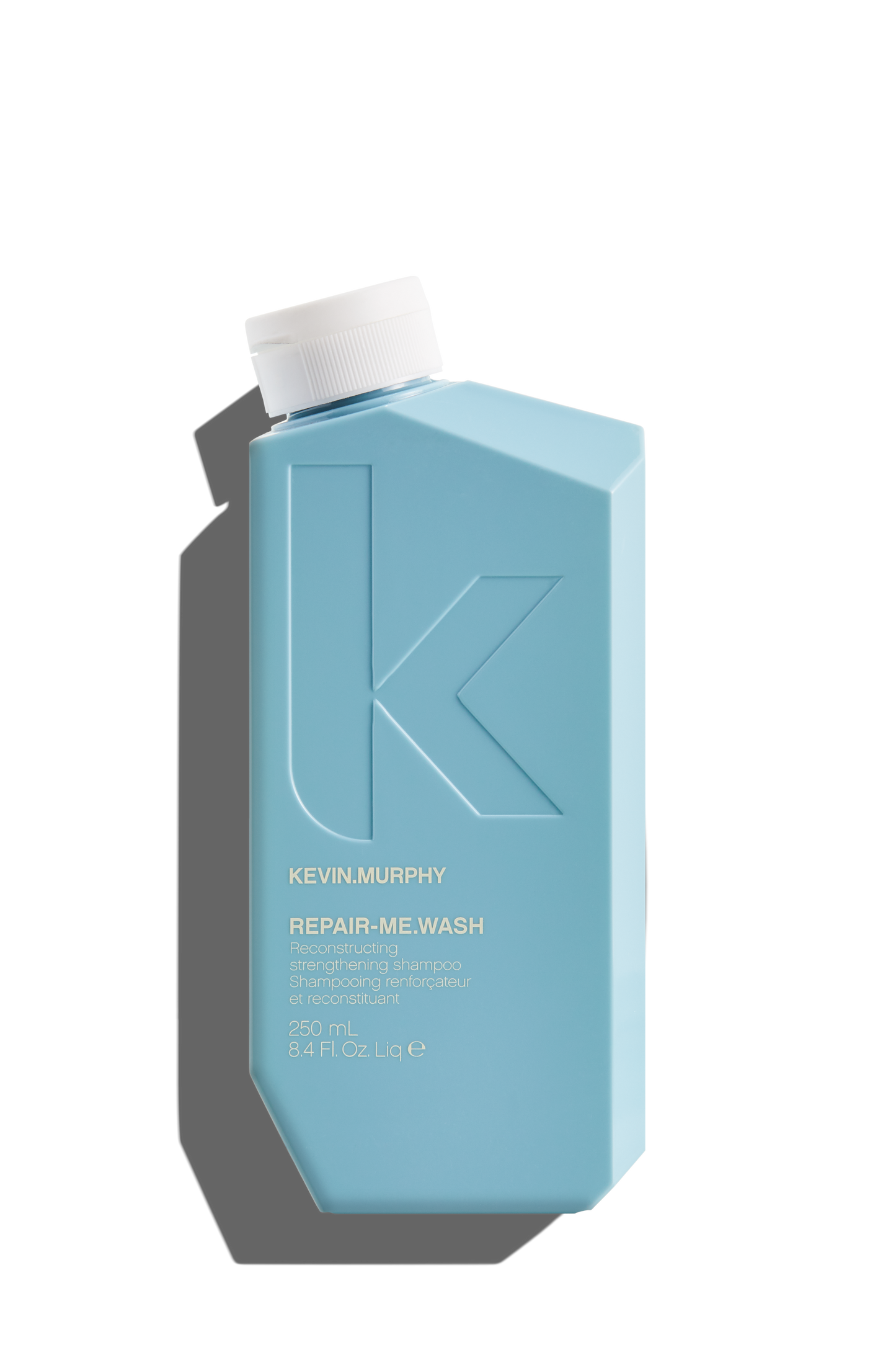 Repair me wash is een herstellende shampoo met krachtige eiwitten gehaald uit bamboe en zijde aminozuren. Hersteld en reconstrueert het haar.
