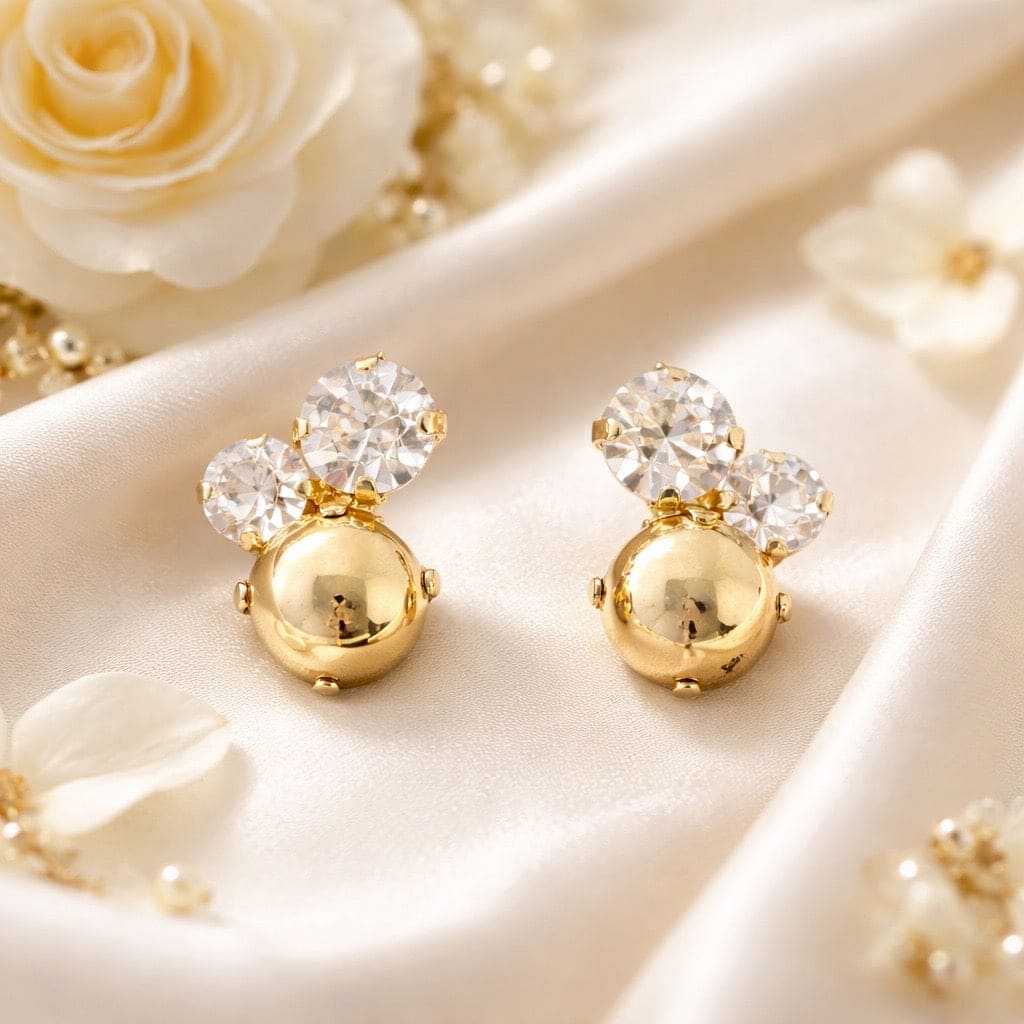 Savannah gouden oorstekers hypoallergeen en nikkelvrij. prachtig voor een bruiloft - diner - draag ze elke dag maak jou outfit compleet met deze oorbellen.