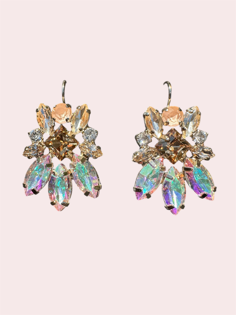 Venezia Sparkle Gold Swarovski oorbellen, draag ze bij elke gelegenheid een mooi oorhanger gevuld met swarovski