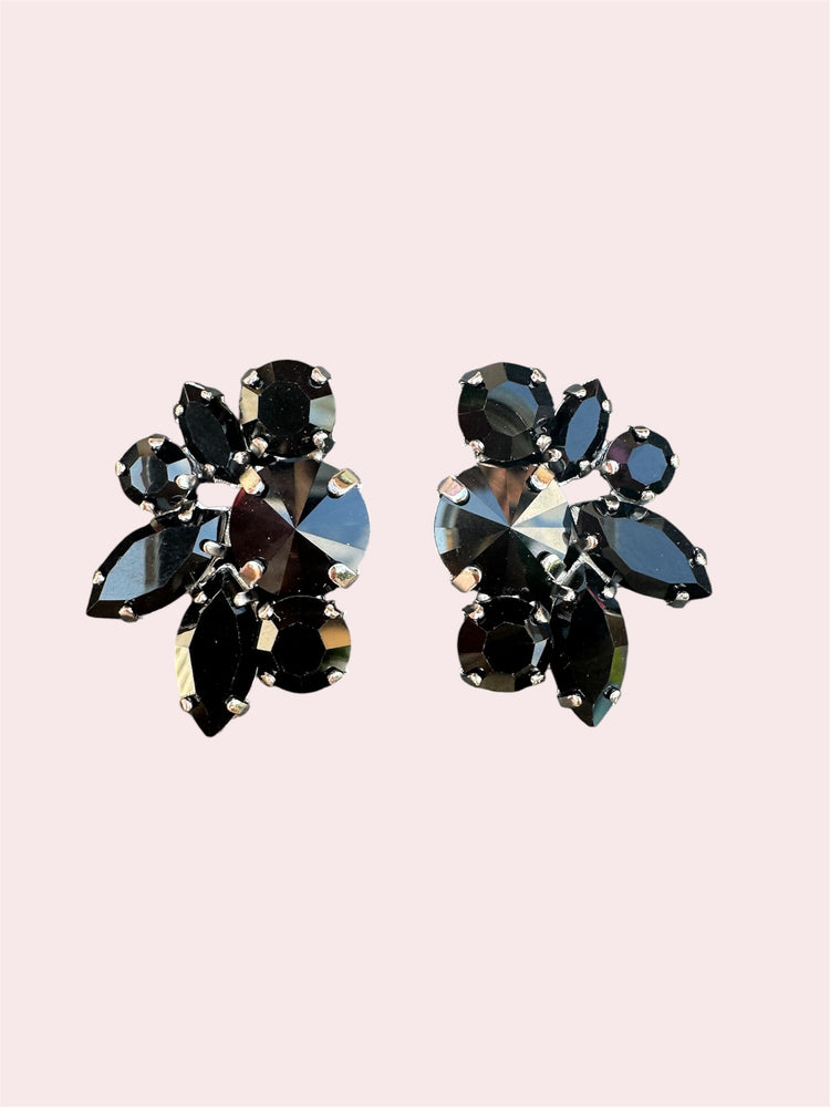 zwarte statementoorbellen swarovski, uniek naar een feest of bruiloft als je niche oobellen draagt.